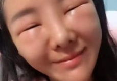 网红小姐姐戴上眼镜图片,网红小姐姐展现不同风采