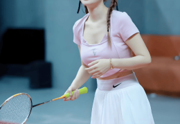 李小璐颜值逆天43岁李小璐穿紧身衣小短裙打羽毛球身材凹凸有致皮肤嫩得像剥壳的鸡蛋！网友：说18岁我都信！